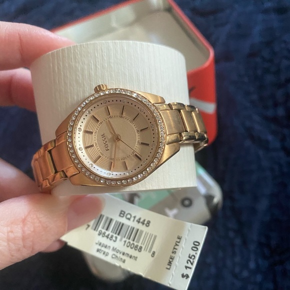 Rose gold fossil watch crystal bezel. tags, link and box included - Picture 2 of 4